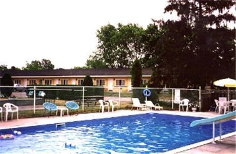 Gateway Motel Ґананокве Екстер'єр фото